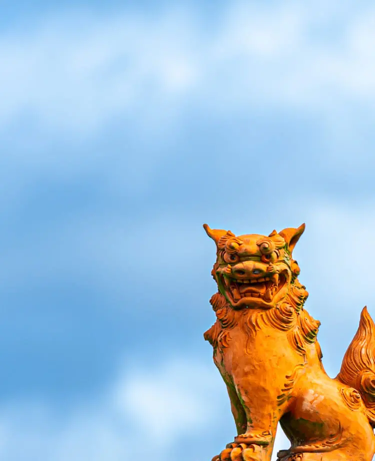 シーサーが佇んでいる様子